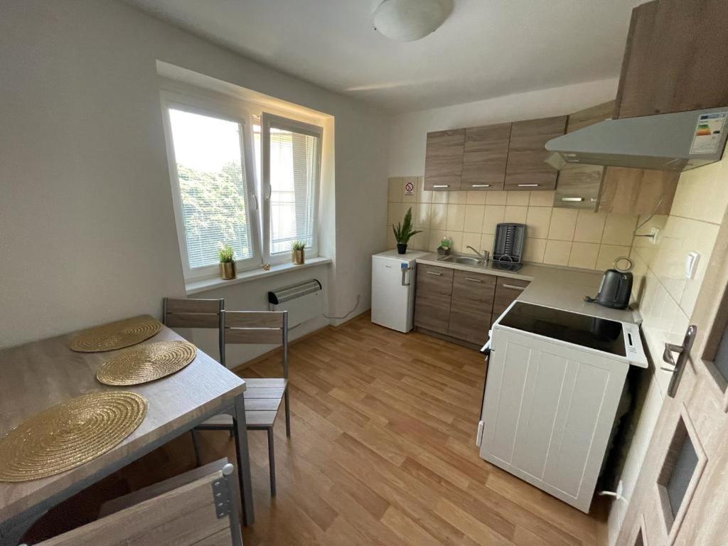 Apartmany - Skolni Хомутов Екстериор снимка