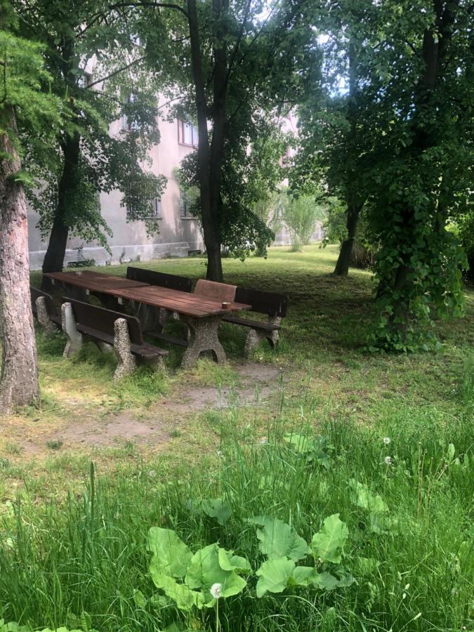 Apartmany - Skolni Хомутов Екстериор снимка