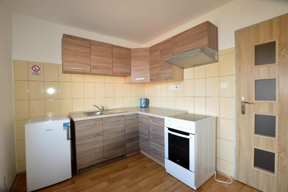 Apartmany - Skolni Хомутов Екстериор снимка