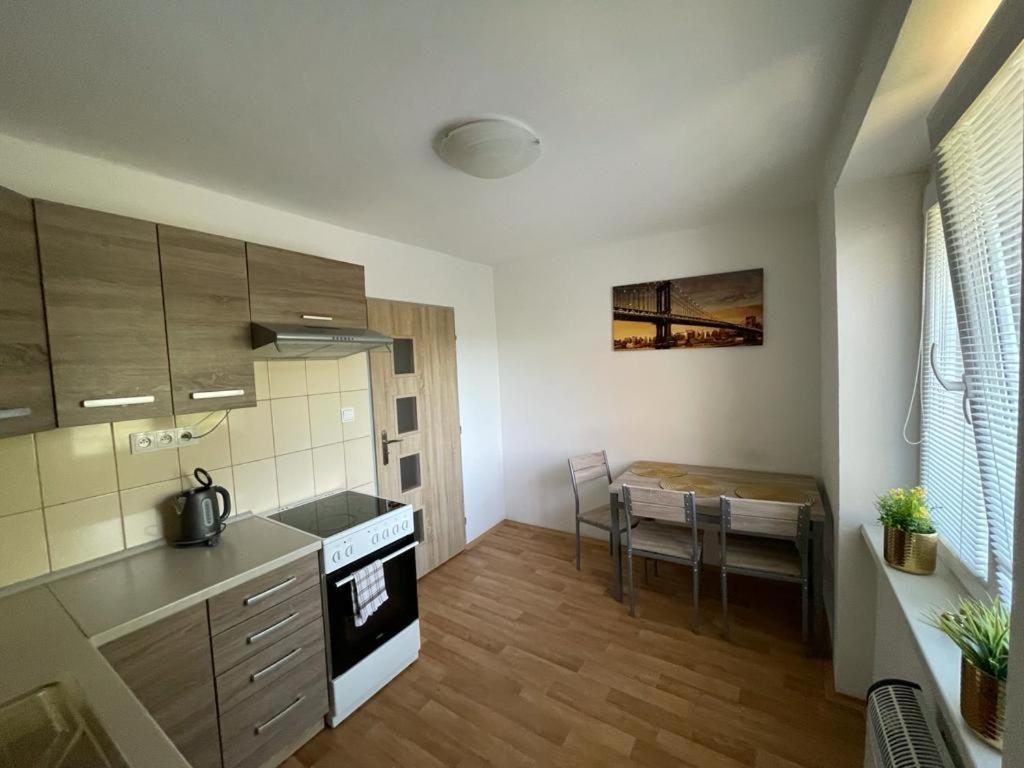 Apartmany - Skolni Хомутов Екстериор снимка