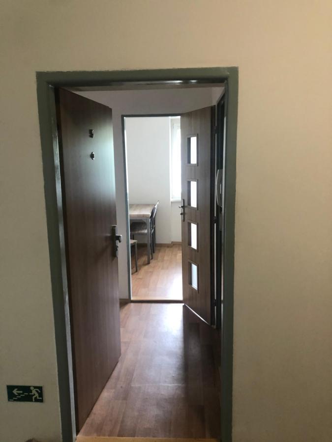 Apartmany - Skolni Хомутов Екстериор снимка