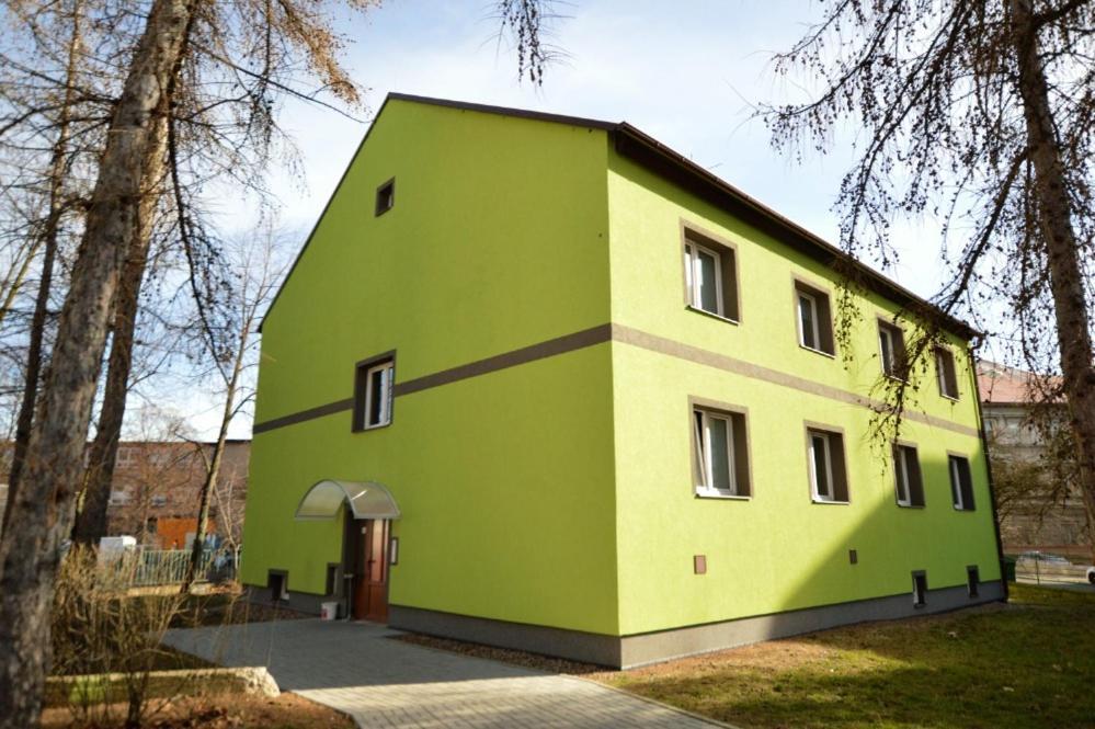 Apartmany - Skolni Хомутов Екстериор снимка
